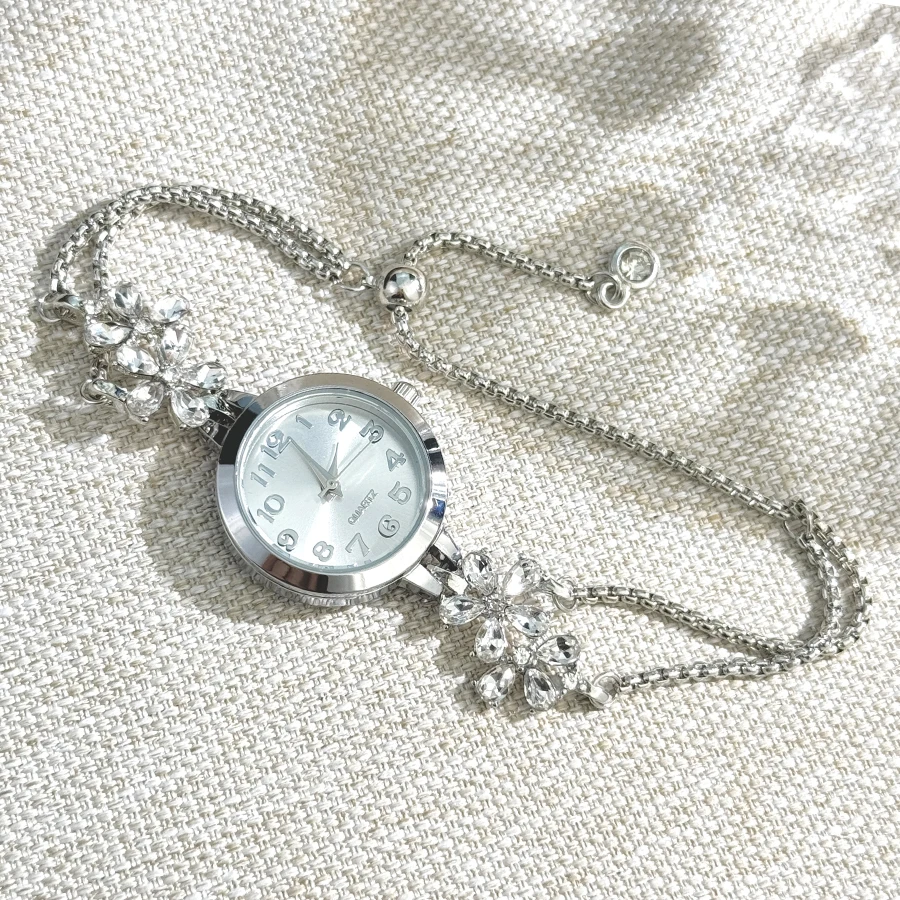Live Burst New Diamond Set Flowers Color Diamond Simple Fashion Pull Bracelet Watch Women's Watch