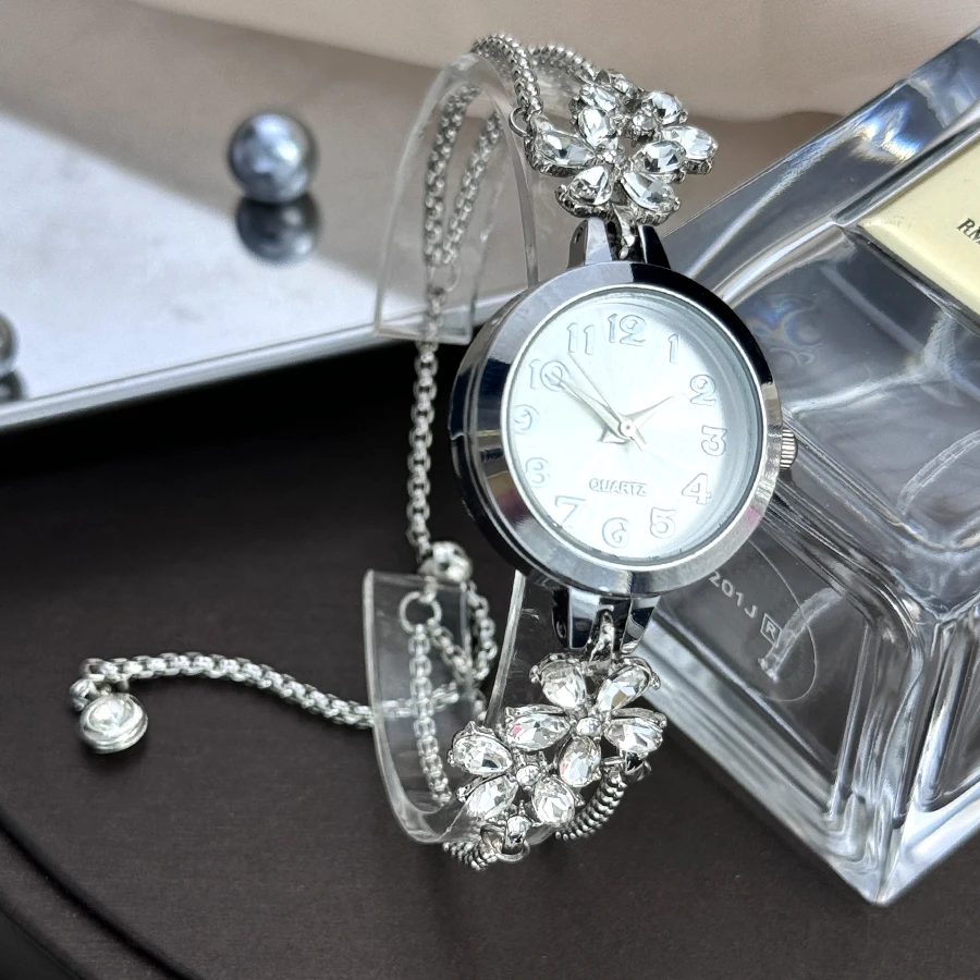 Live Burst New Diamond Set Flowers Color Diamond Simple Fashion Pull Bracelet Watch Women's Watch