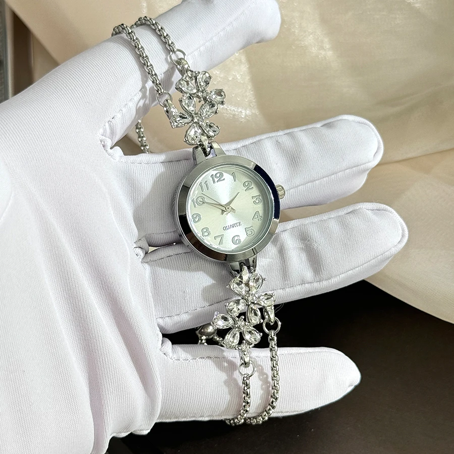 Live Burst New Diamond Set Flowers Color Diamond Simple Fashion Pull Bracelet Watch Women's Watch