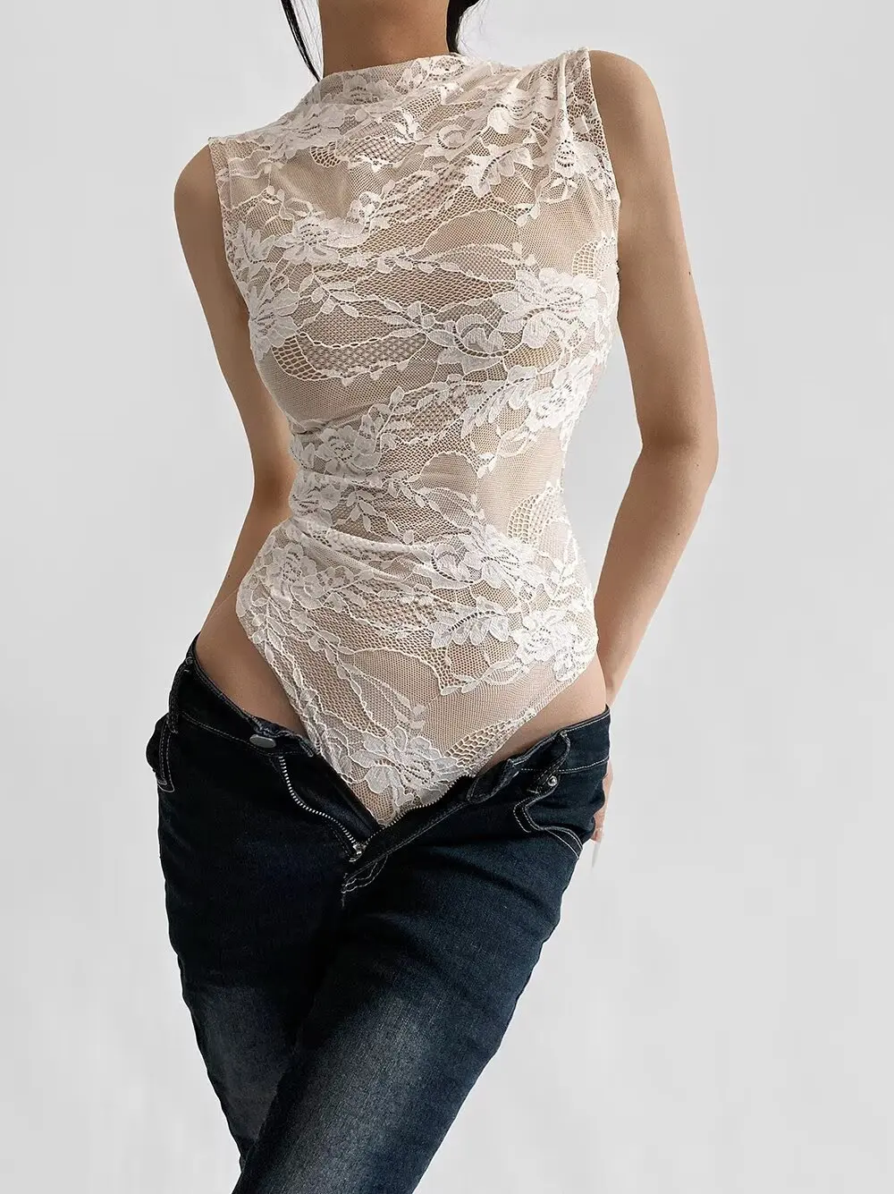 2025 Women's Summer Elegant Beige Black Sleeveless Lace Bodysuits Lady Luxury High Quality Street Bodycon Rompers Jumpsuits Tops