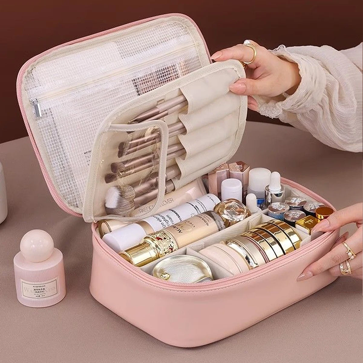 New PU leather makeup bag with large capacity, portable, and high-end outdoor feel, layered and multi-layer waterproof makeup ca