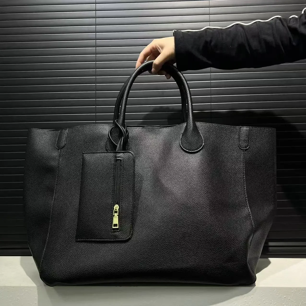 Ladies' fashionable vegan leather oversized handbag with large capacity, simple and versatile shopping bag