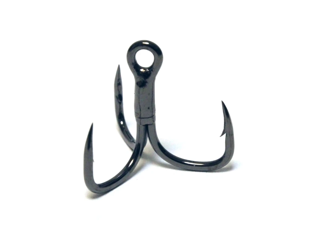 30 Hooks per Pack Black Nickle Short Shank Cutting Blade Forged High Quality Treble Fishing Hooks Fishing Tackle FH38HP30