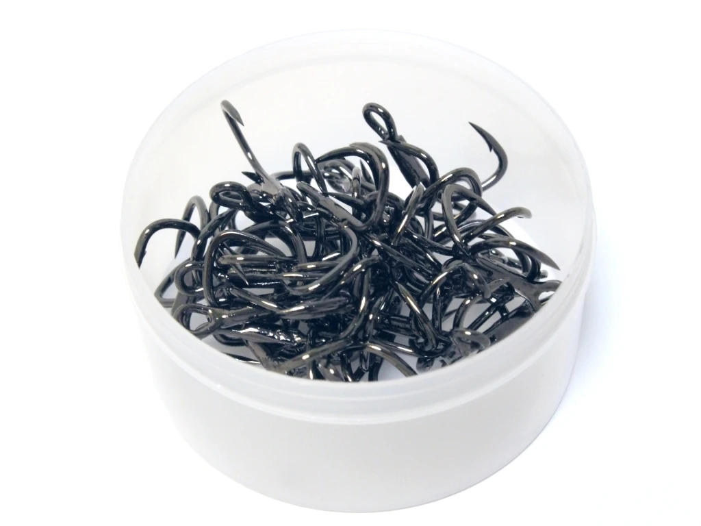 30 Hooks per Pack Black Nickle Short Shank Cutting Blade Forged High Quality Treble Fishing Hooks Fishing Tackle FH38HP30