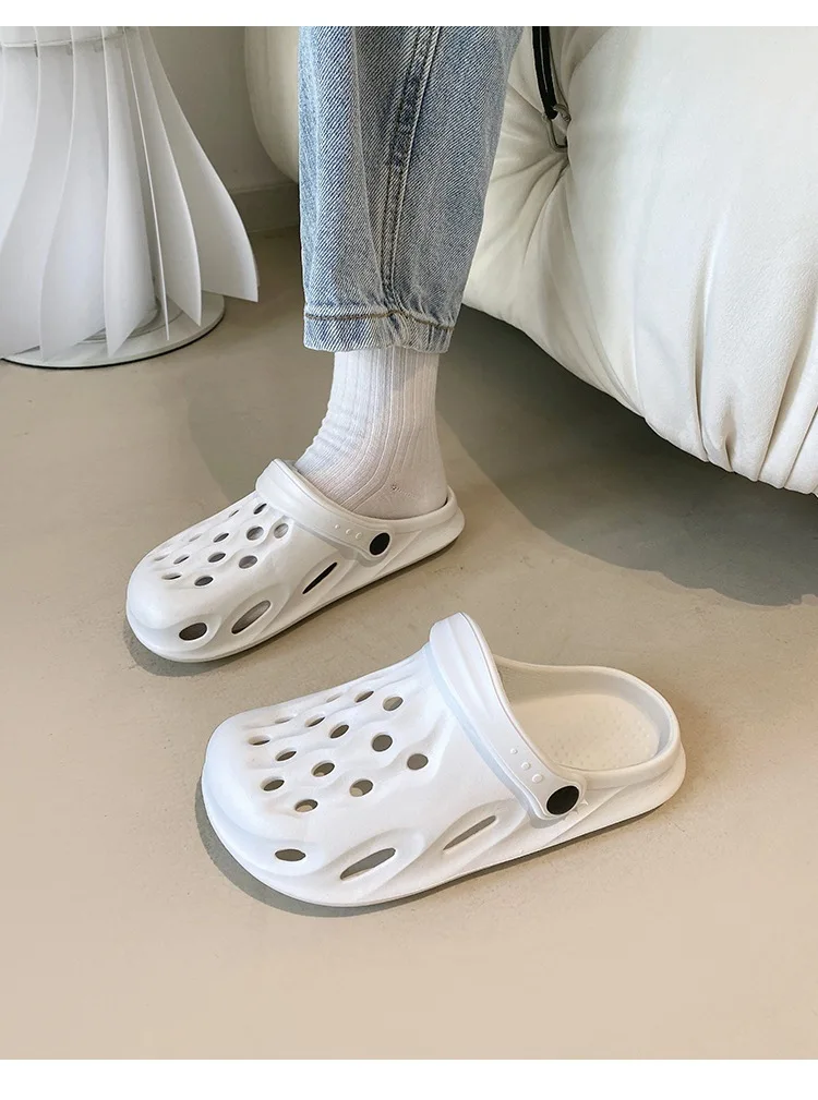 Fashion Women Slippers New Summer Slippers Outdoor Beach Slippers Classic Soft Men Garden Slippers Home Men Clogs Slippers