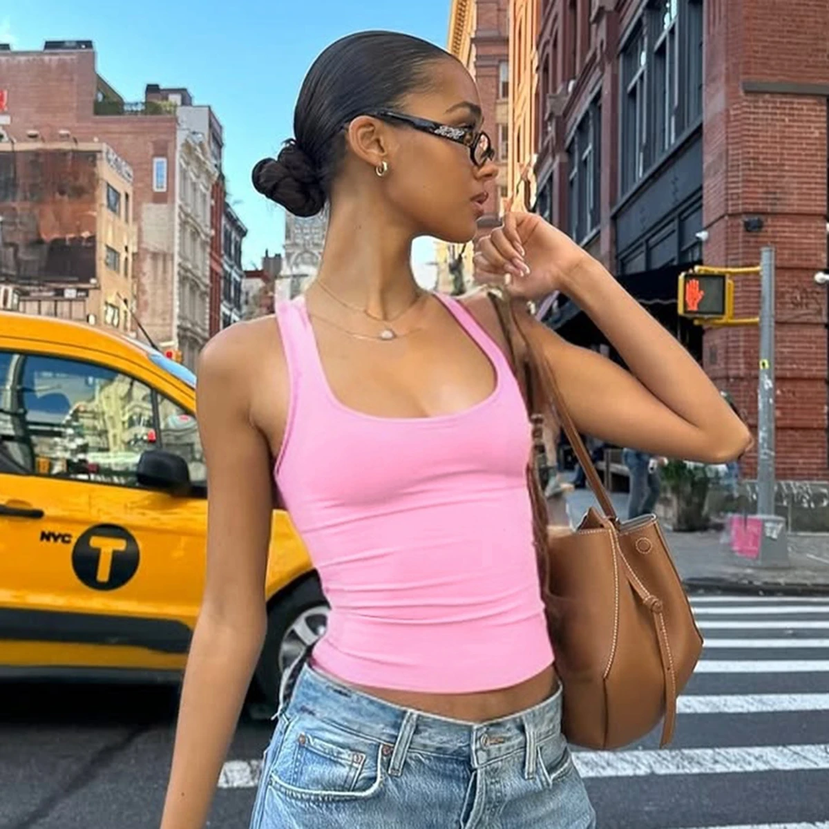 Hugcitar 2025 Summer Solid Straps Sexy Slim Crop Tank Top Women Casual Y2K Clothes Streetwear Party Sport Festivak Wholesale