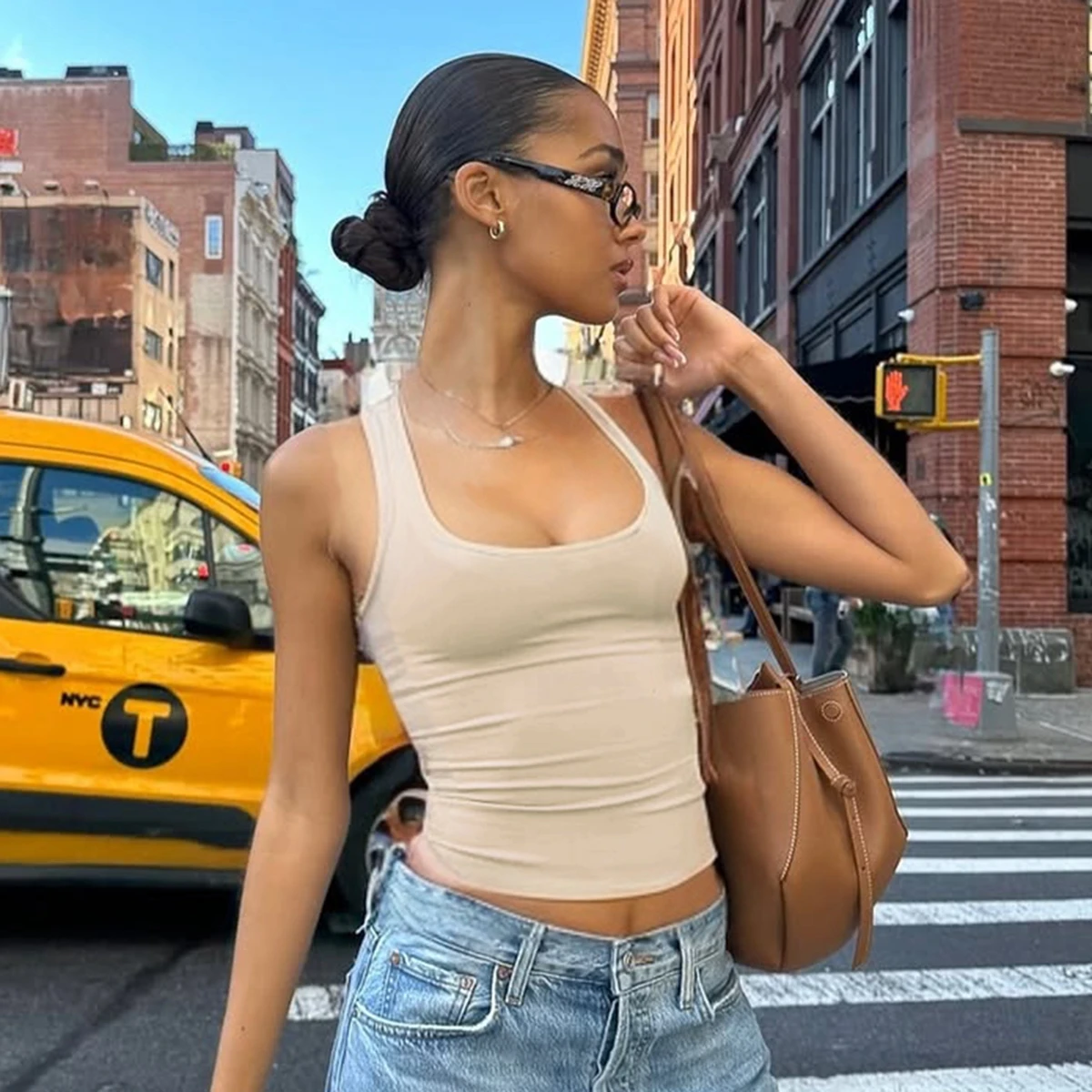 Hugcitar 2025 Summer Solid Straps Sexy Slim Crop Tank Top Women Casual Y2K Clothes Streetwear Party Sport Festivak Wholesale