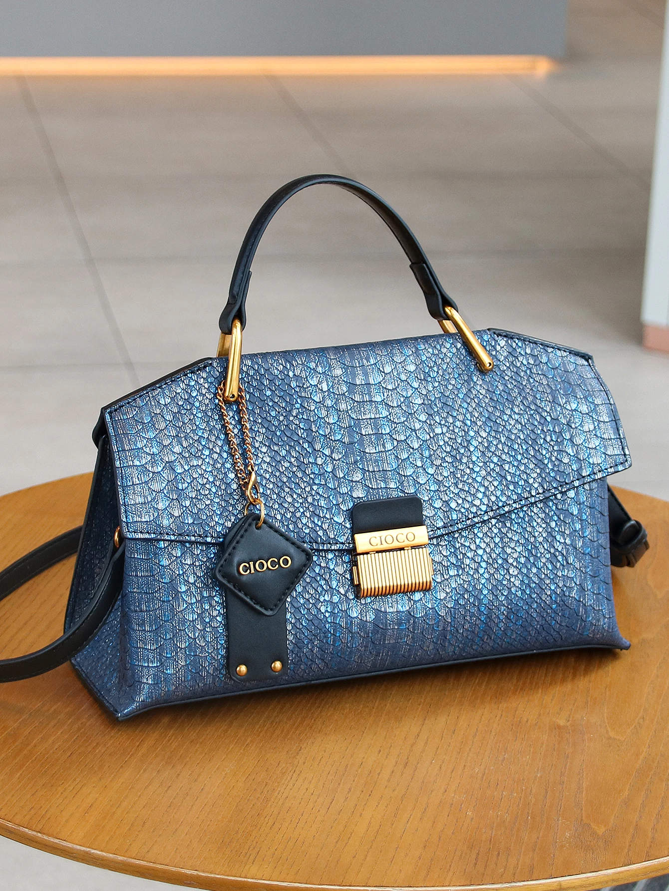 2026 New Retro Blue Snake-Shaped High-Grade Handbag Fashion Luxury Handbag Lightweight Large-Capacity One-Shoulder Mensen