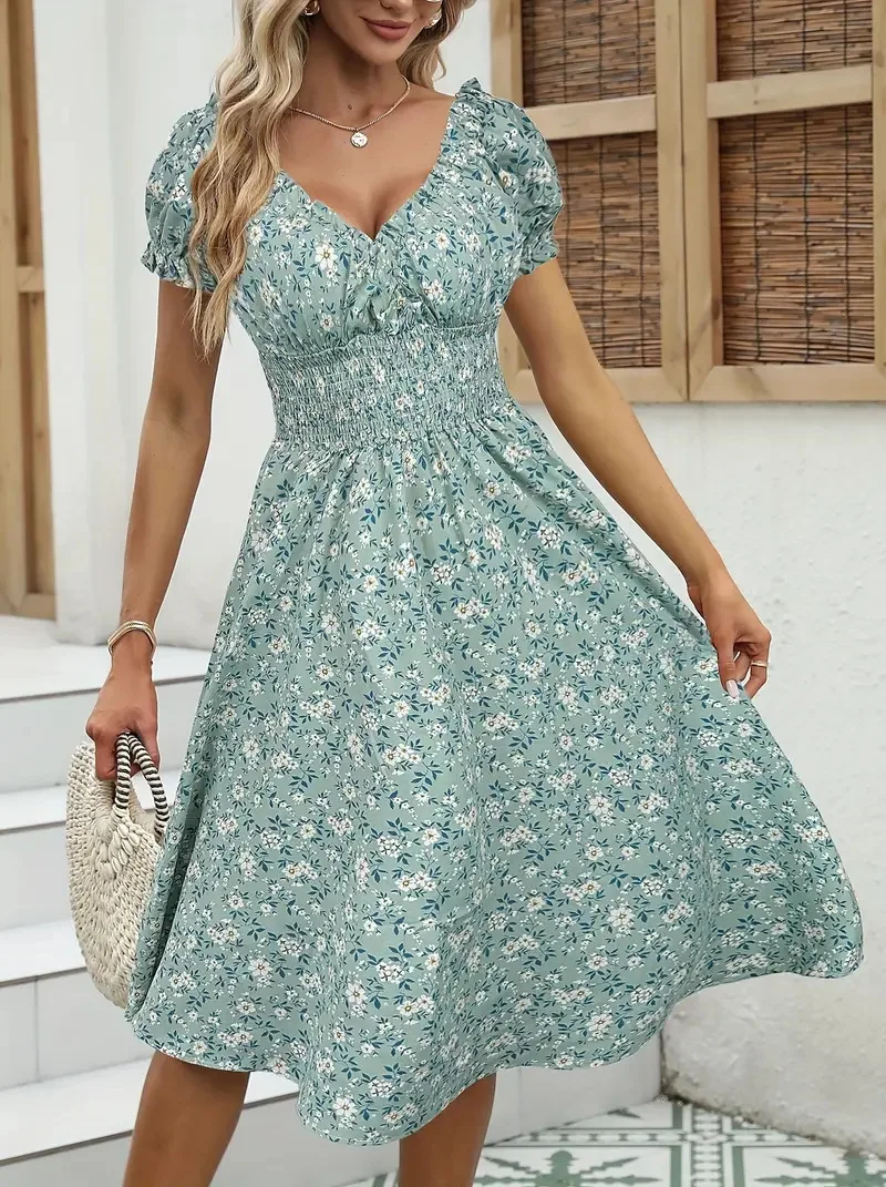 Vintage Floral Dress with Fluffy Cuffs and Pleated Waist Cinching, Suitable for Women's Summer Beach Wear and Summer Parties