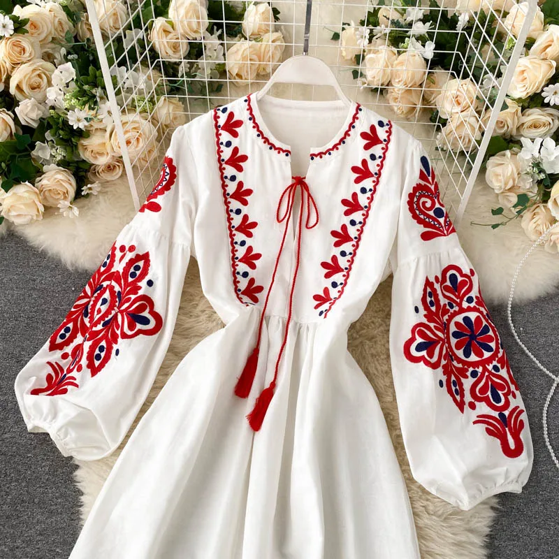 Women Autumn Dresses Bohemian Embroidered Flower O-Neck Lantern Sleeve High Waist Pleated Dress All-match Female Vestidos PL393