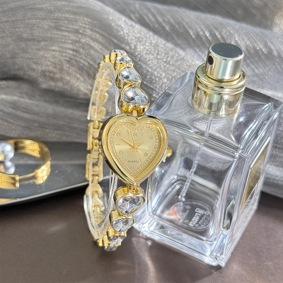 Women's Heart-Alloy Case Sparkly Cute Heart-Shaped Glass Rhinestone Bracelet Elegant Stylish Quartz Watch