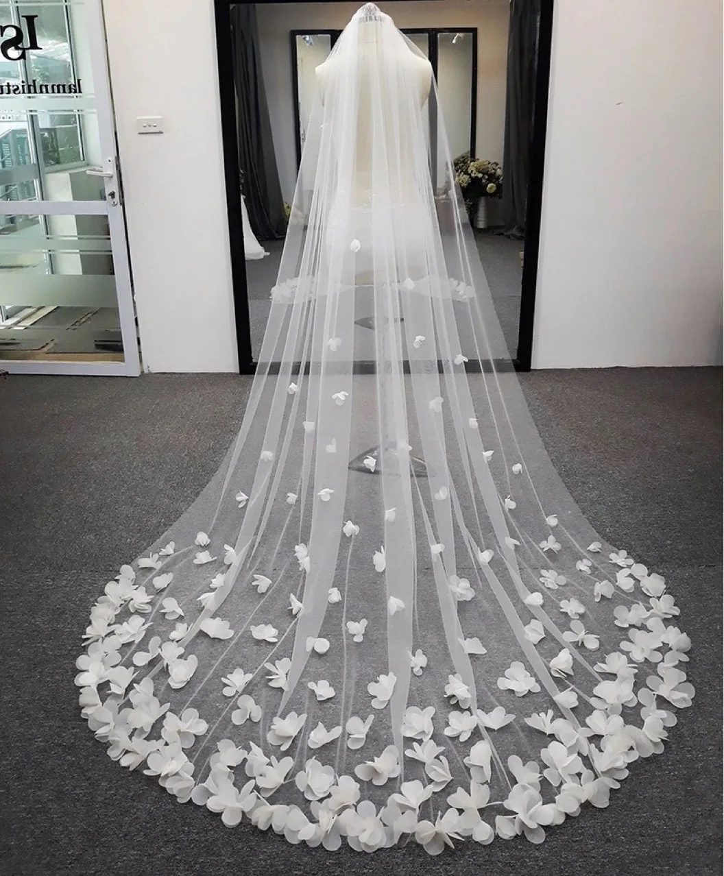 Floral Applique Bridal Veils with 3D Handmade Organza Flowers One Layer Marriage Wedding Veil with Comb