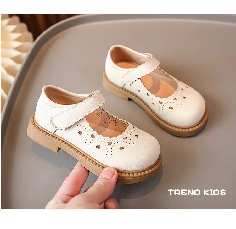 Girls Sweet Leather Shoes 2025 Spring Autumn Fashion Kids Mary Janes with Cut-outs Heart Princess Children Dress Shoes Soft Chic
