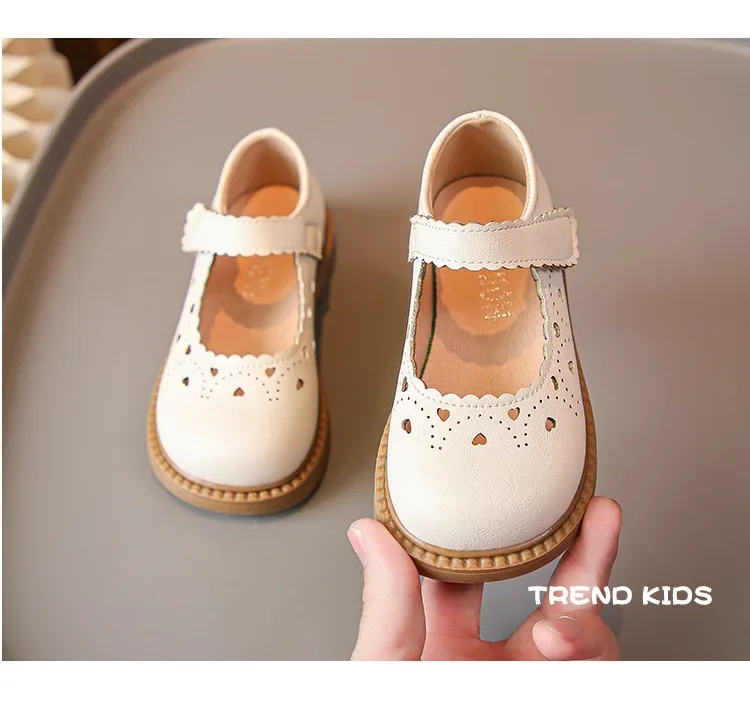 Girls Sweet Leather Shoes 2025 Spring Autumn Fashion Kids Mary Janes with Cut-outs Heart Princess Children Dress Shoes Soft Chic