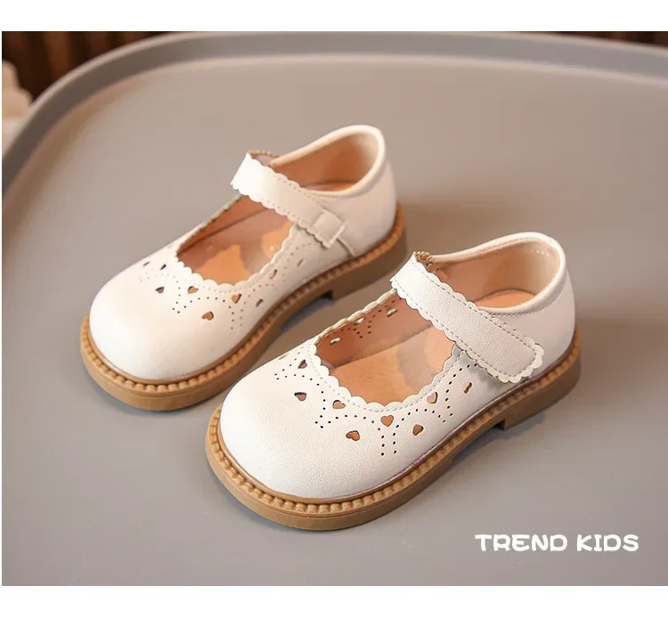 Girls Sweet Leather Shoes 2025 Spring Autumn Fashion Kids Mary Janes with Cut-outs Heart Princess Children Dress Shoes Soft Chic