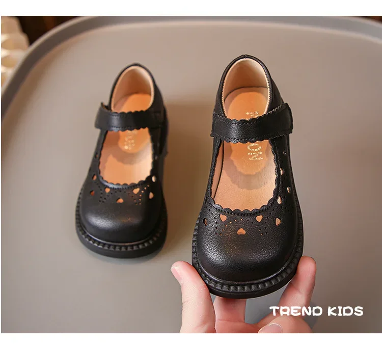 Girls Sweet Leather Shoes 2025 Spring Autumn Fashion Kids Mary Janes with Cut-outs Heart Princess Children Dress Shoes Soft Chic