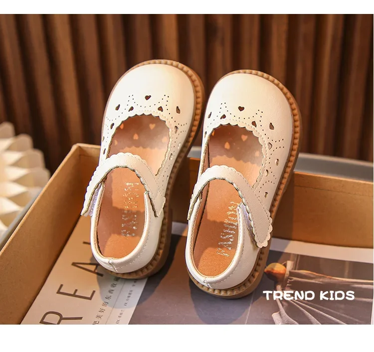 Girls Sweet Leather Shoes 2025 Spring Autumn Fashion Kids Mary Janes with Cut-outs Heart Princess Children Dress Shoes Soft Chic