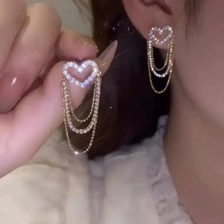 New Fashion Trend Unique Design Elegant Exquisite Light Luxury Zircon Butterfly Earrings Female Jewelry Party Gift Wholesale