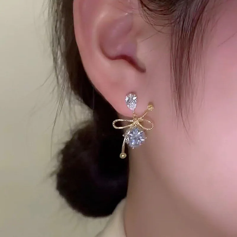 New Fashion Trend Unique Design Elegant Exquisite Light Luxury Zircon Butterfly Earrings Female Jewelry Party Gift Wholesale