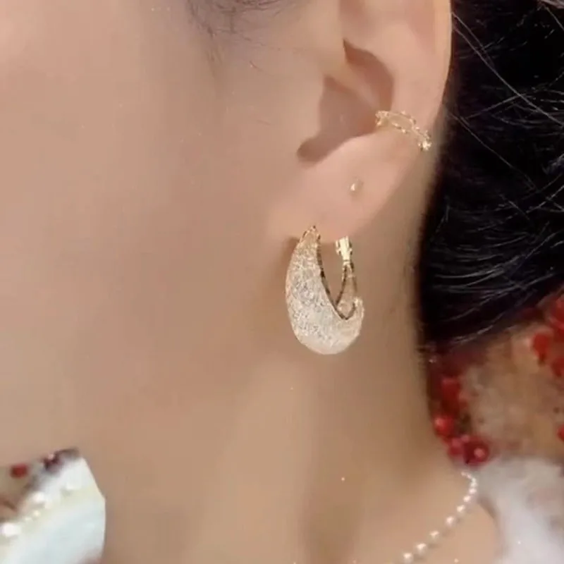 New Fashion Trend Unique Design Elegant Exquisite Light Luxury Zircon Butterfly Earrings Female Jewelry Party Gift Wholesale