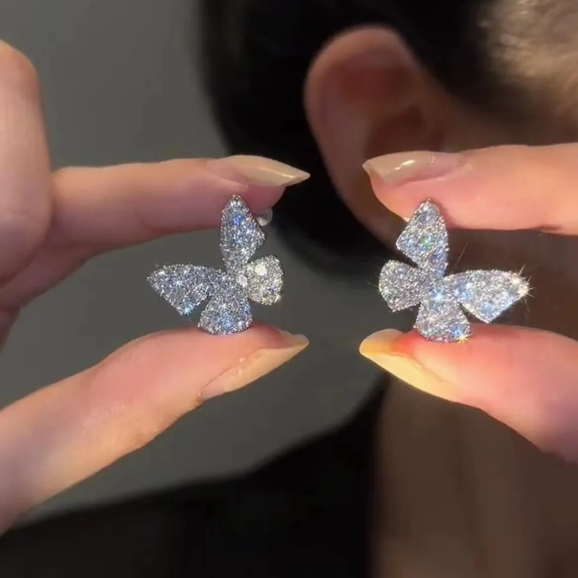 New Fashion Trend Unique Design Elegant Exquisite Light Luxury Zircon Butterfly Earrings Female Jewelry Party Gift Wholesale
