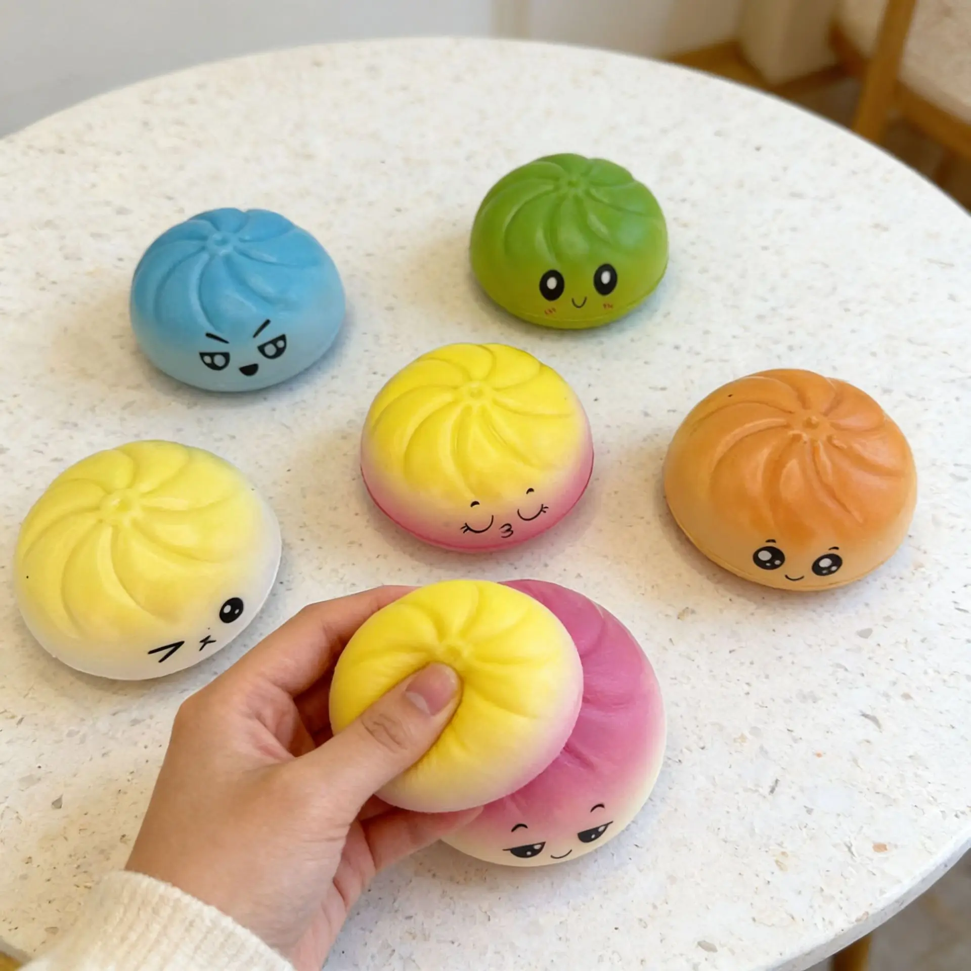 "1-Pack" and "2-Pack" Colorful Soft Squishy Blind Boxes, Suitable for Playing, Displaying, Daily Entertainment, and Decoration, Pu Toy Soft Simulation Squishy Stress-Relief Gadget, Small Steamer Model for Hand-Squeezing Stress Relief (Package Style Is Random)