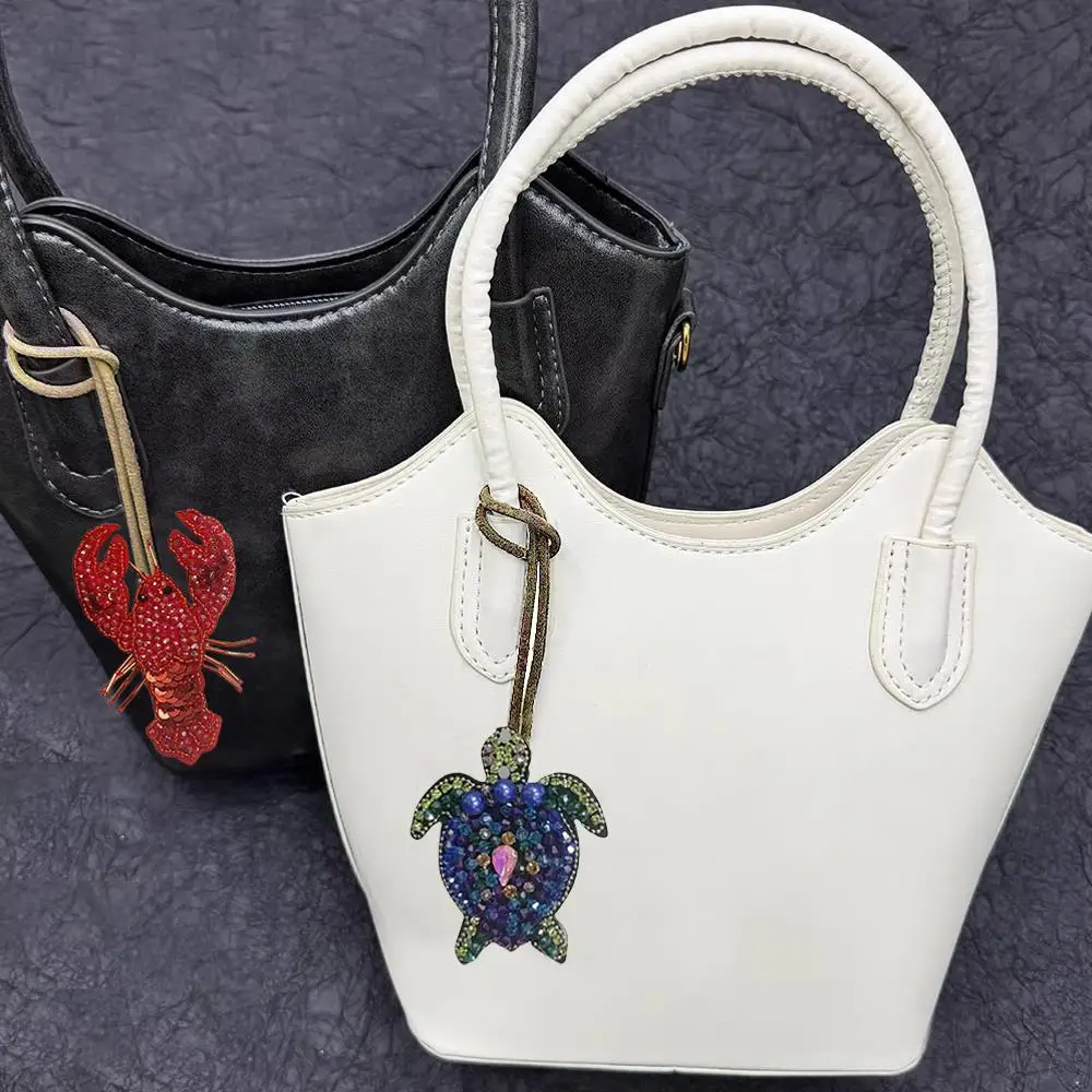 Handmade Rhinestone Lobster Beaded Pendant Pretty Hand Sewn Bag Charms Octopus Turtle Hanging Rope Patches Applique Bag Lanyard