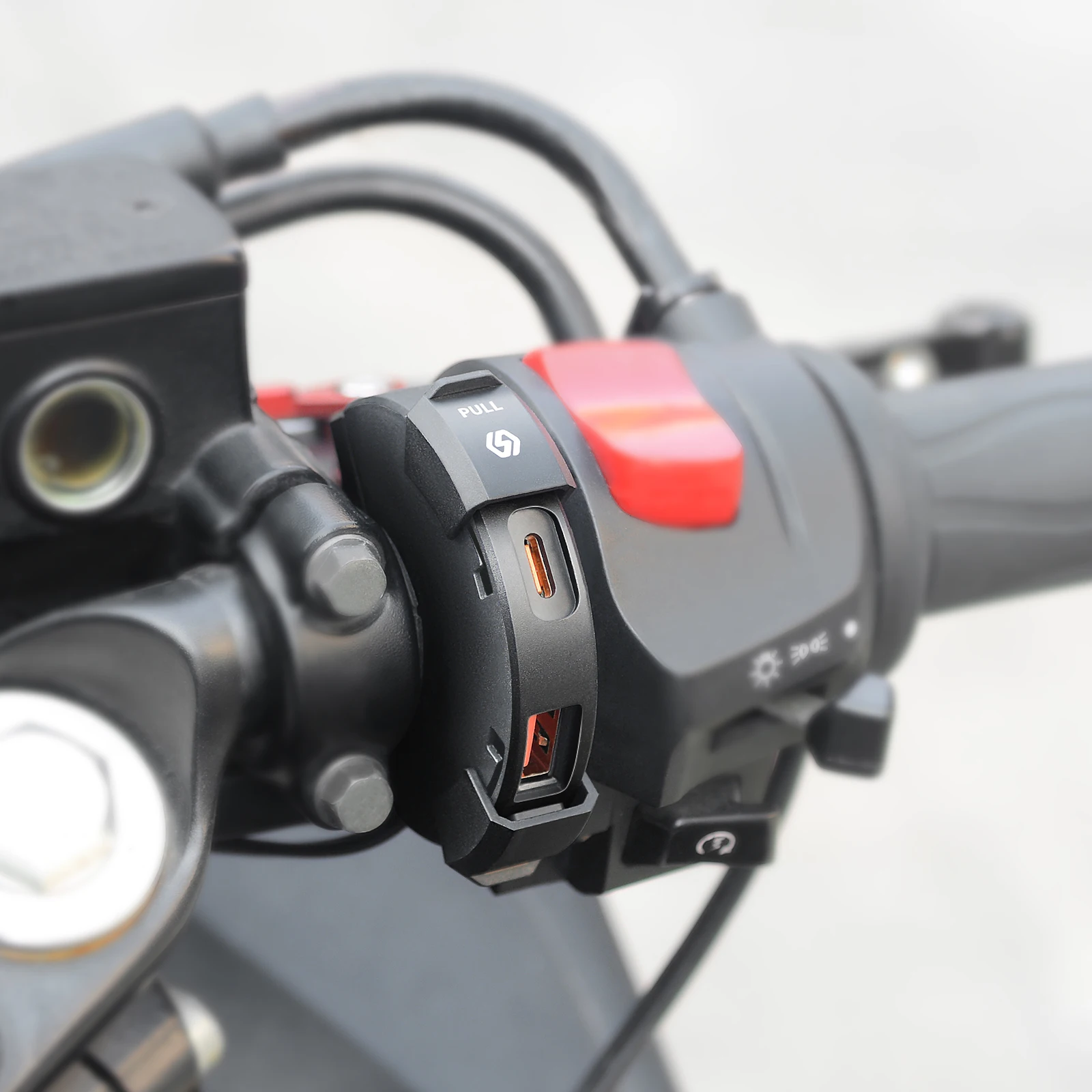 48W Quick Charge PD+QC3.0 Phone Charger Motorcycle USB Socket Waterproof Handlebar Mounting Bracket 12V-24V Power Adapter