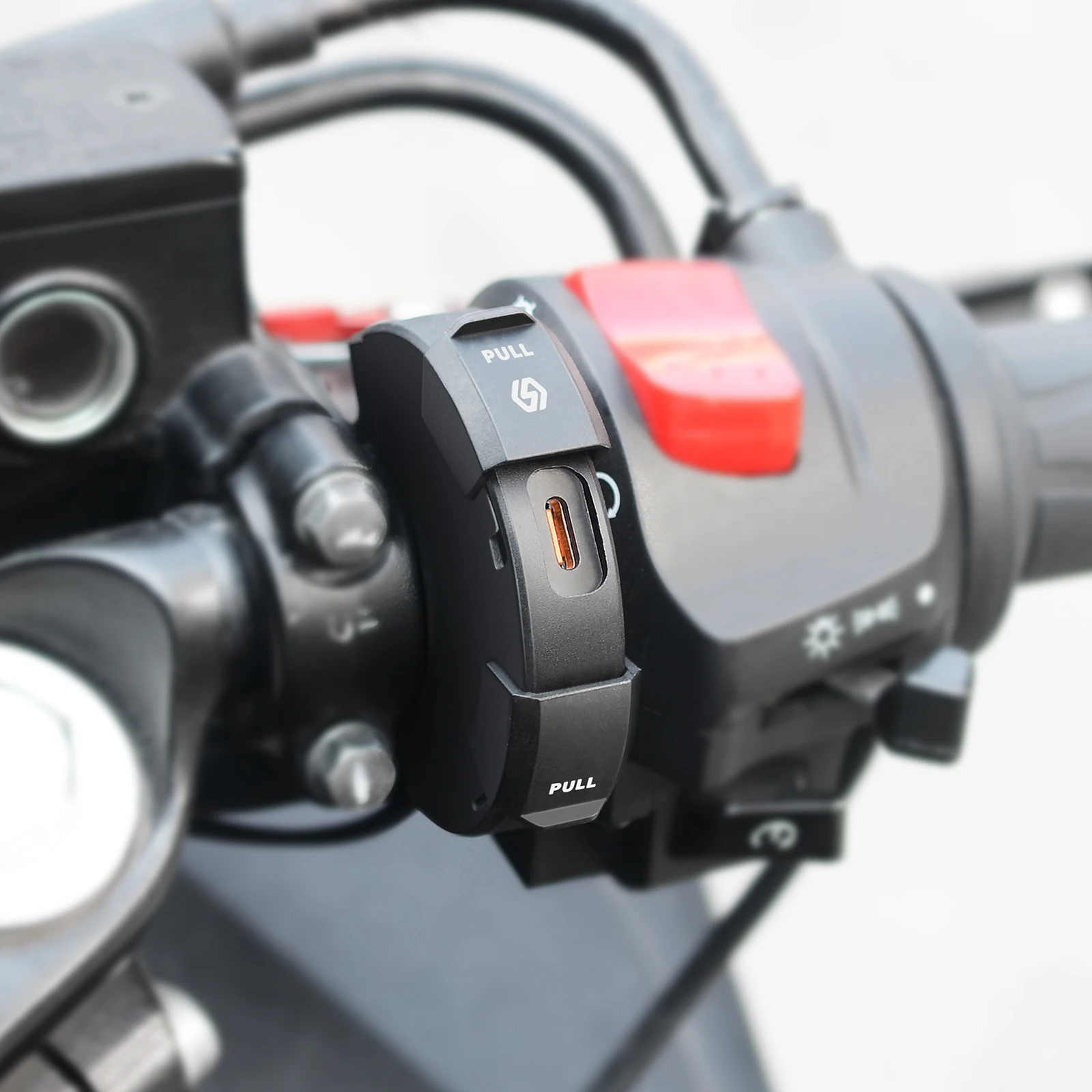 48W Quick Charge PD+QC3.0 Phone Charger Motorcycle USB Socket Waterproof Handlebar Mounting Bracket 12V-24V Power Adapter