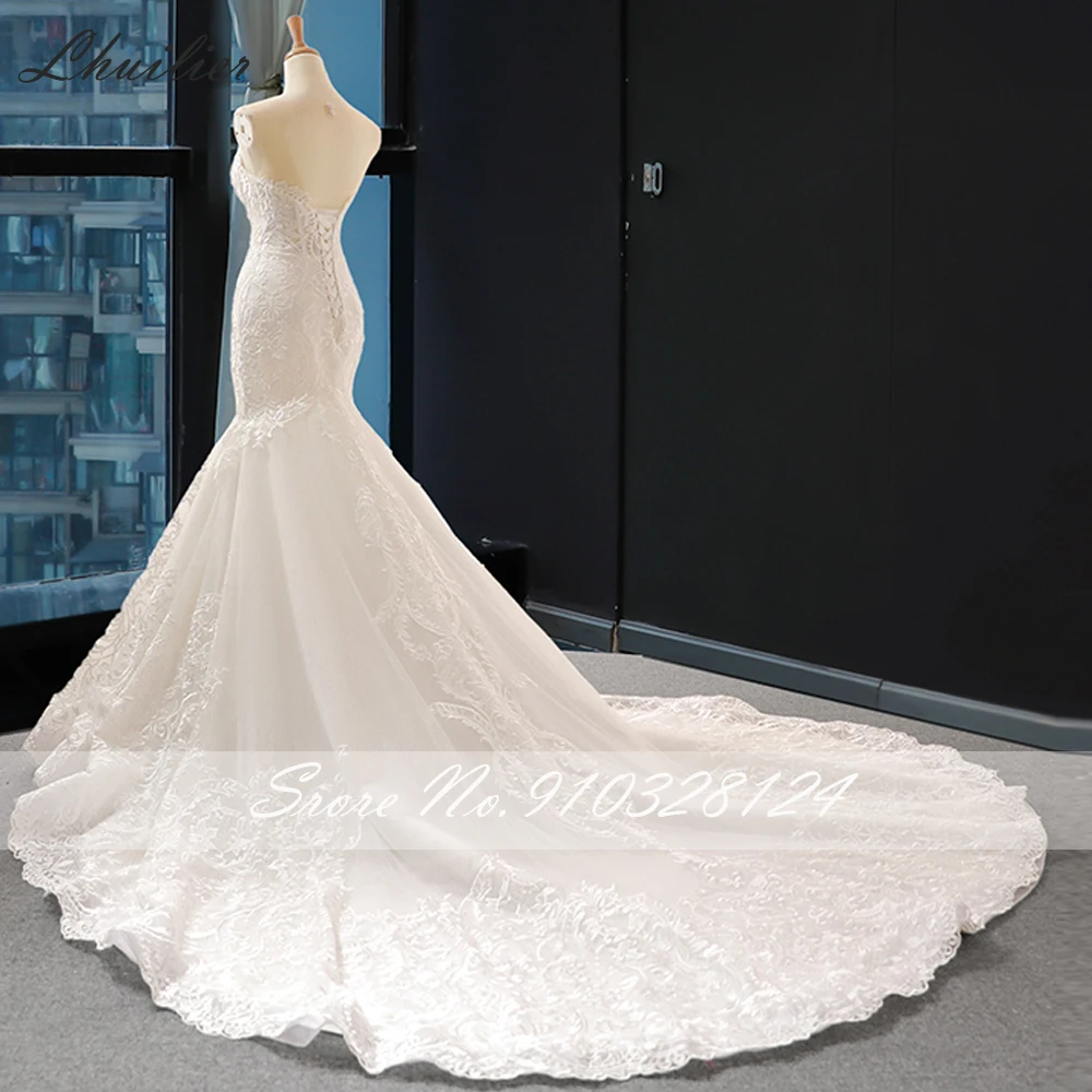 Lhuilier Customized Mermaid Lace Wedding Dresses Illusion Scoop Neck Lace Appliques Chapel Train Bridal Gown with Cape