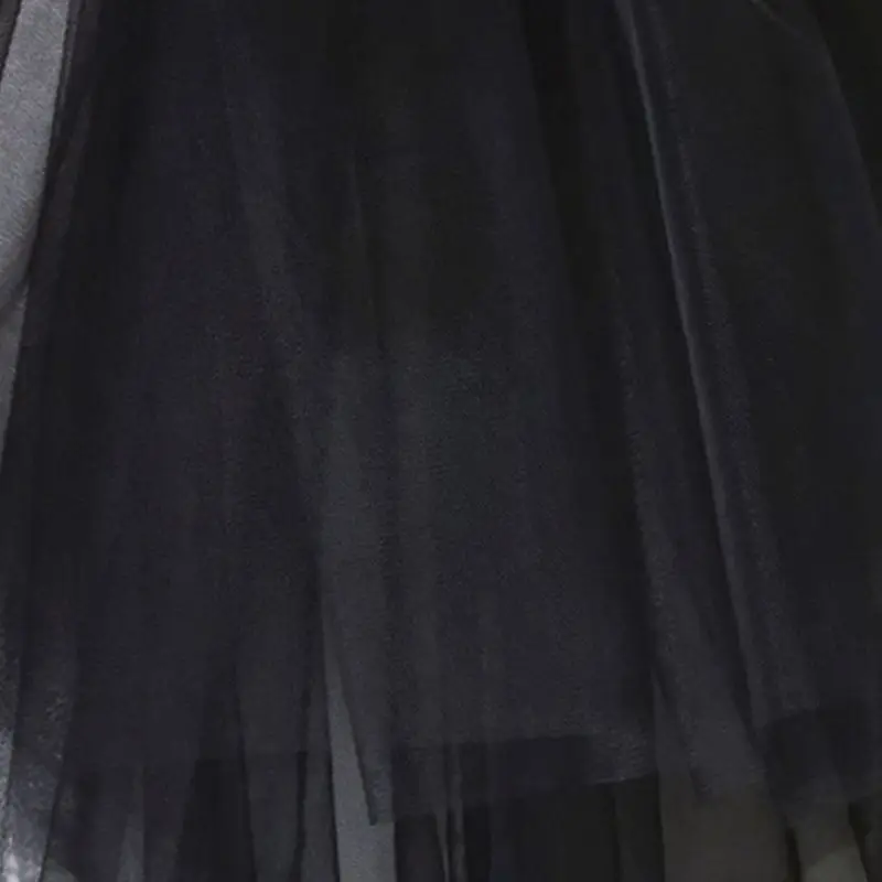 2025 New Womens Layered Black Tulle Short Wedding Veil with Comb Halloween Cosplay Costume Bridal Party H Accessories Props