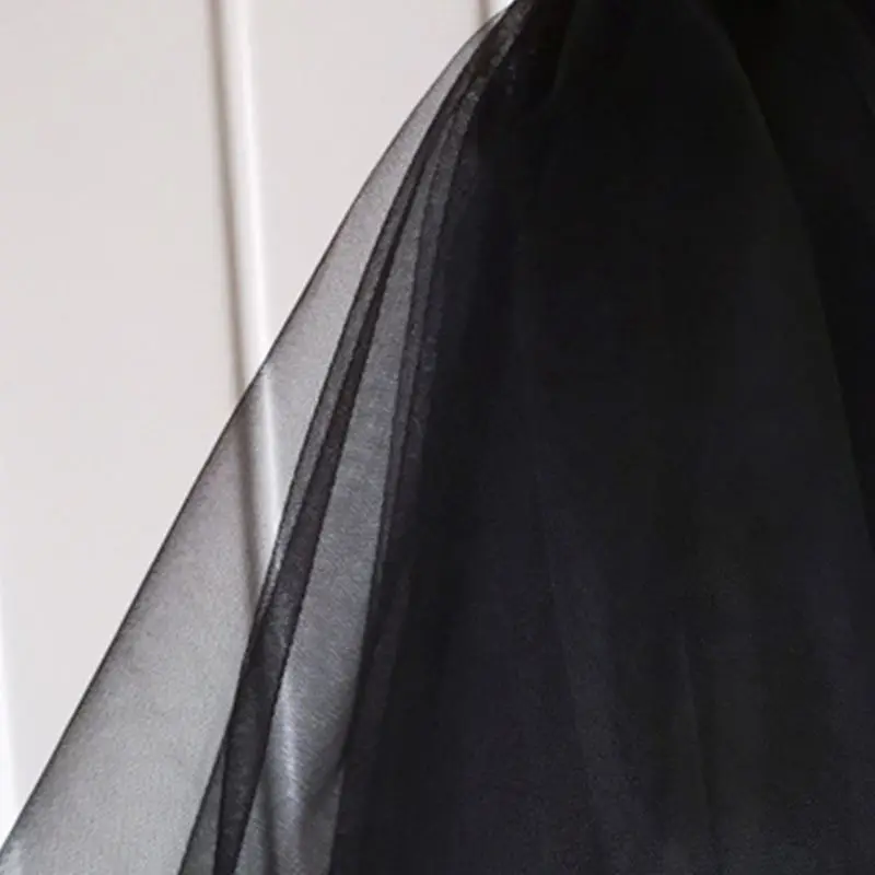 2025 New Womens Layered Black Tulle Short Wedding Veil with Comb Halloween Cosplay Costume Bridal Party H Accessories Props