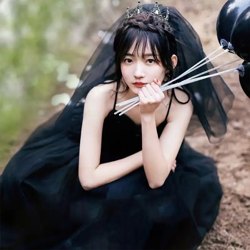 2025 New Womens Layered Black Tulle Short Wedding Veil with Comb Halloween Cosplay Costume Bridal Party H Accessories Props