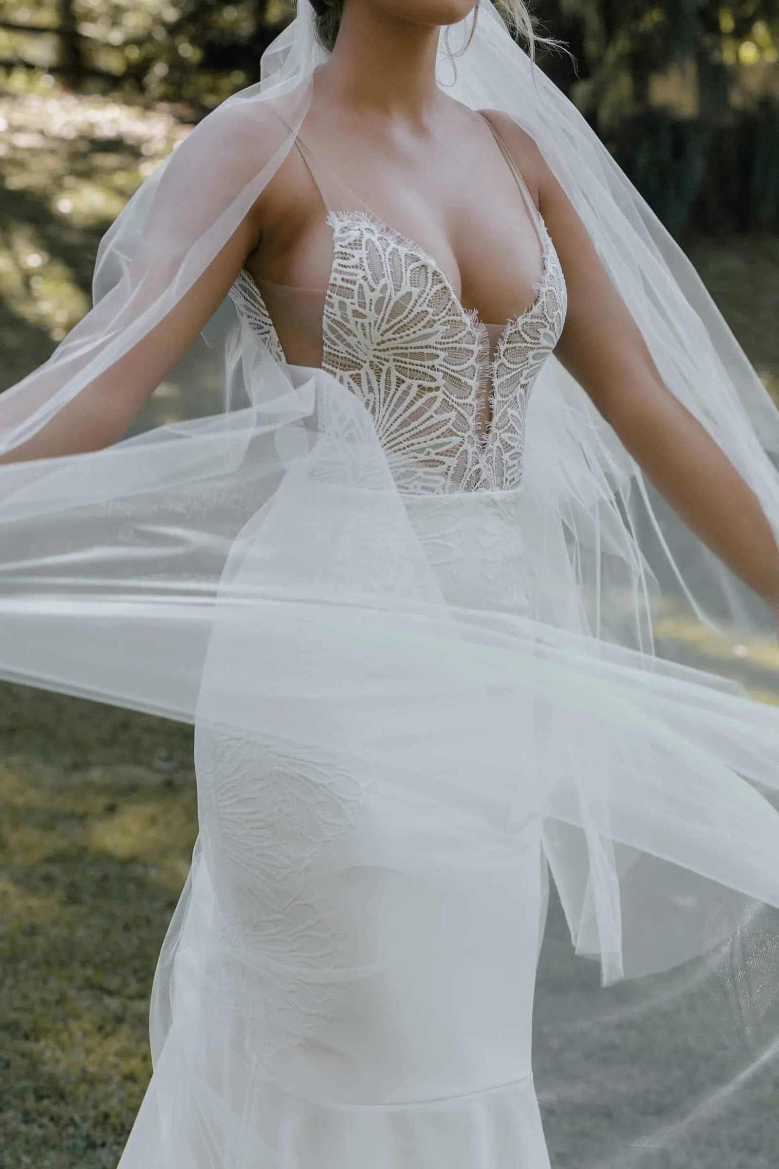 TOPQUEEN V30 Soft Single Tier Bridal Veil with Cut Edge Real Photos Long 3M Cathedral Wedding Veil Sheer Italian Tulle Veil