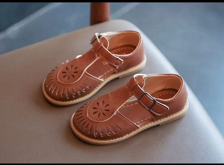 Girls Half Sandals 2024 Spring Summer British Style Children Beach Shoes Cut-outs Kids Flat Shoes Sandals 22-36 Princess Vintage