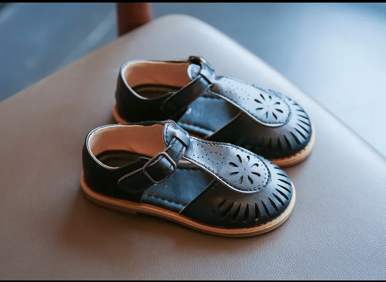 Girls Half Sandals 2024 Spring Summer British Style Children Beach Shoes Cut-outs Kids Flat Shoes Sandals 22-36 Princess Vintage