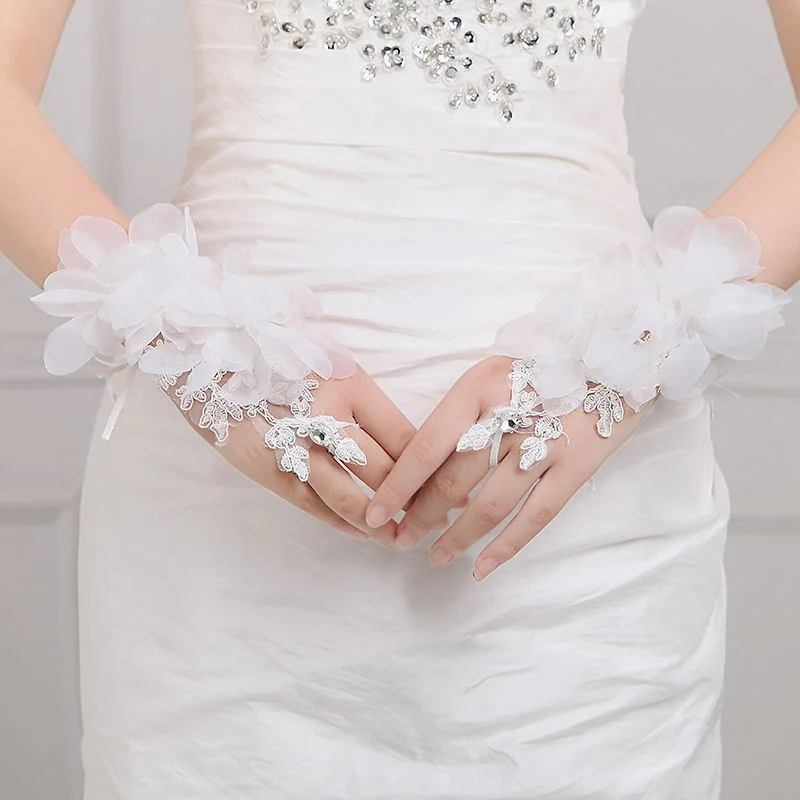 Fashion Flower Princess Girl Gloves Fingerless Wedding Gloves Lace Beaded Short Design Gloves For Bridal Wedding Accessories