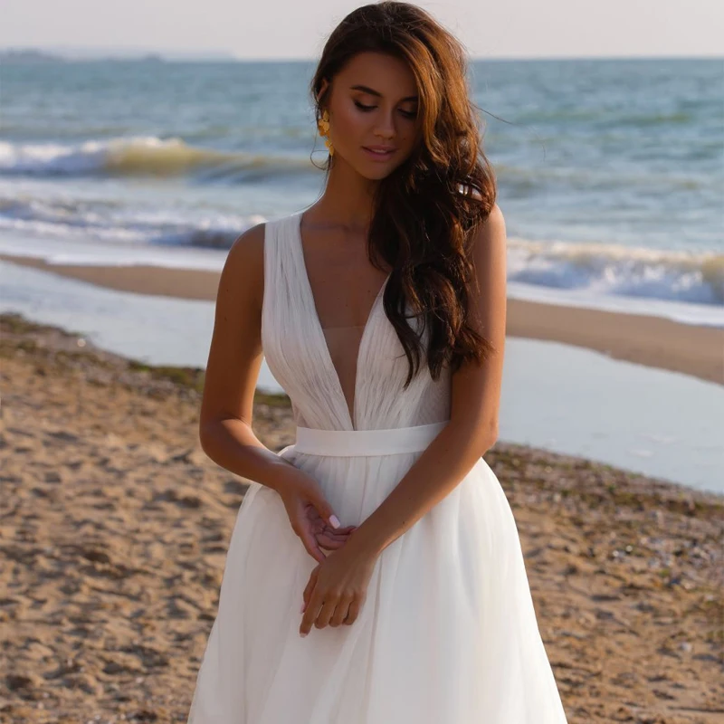 Charming On Sale Beach Wedding Dresses 2024 Summer Bride Dress Sleeveless V Neckline Boho Bridal Gowns Tulle White Backless