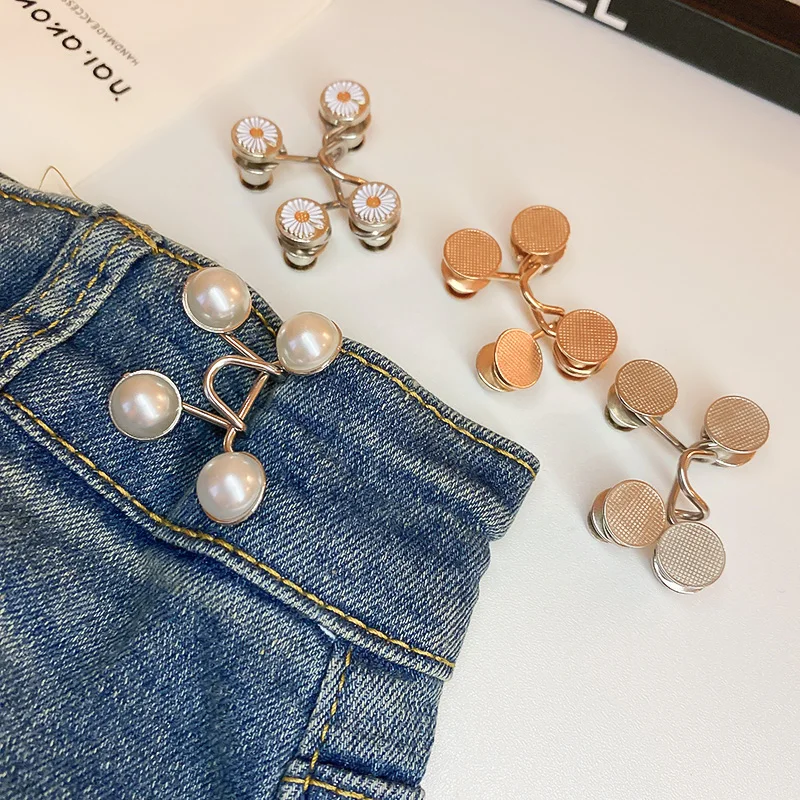2pcs Skirt Pants Tighten Waist Brooches Jeans Adjustable Waist Clip Button Pearl Women's Brooch Set DIY Clothing Accessories K0