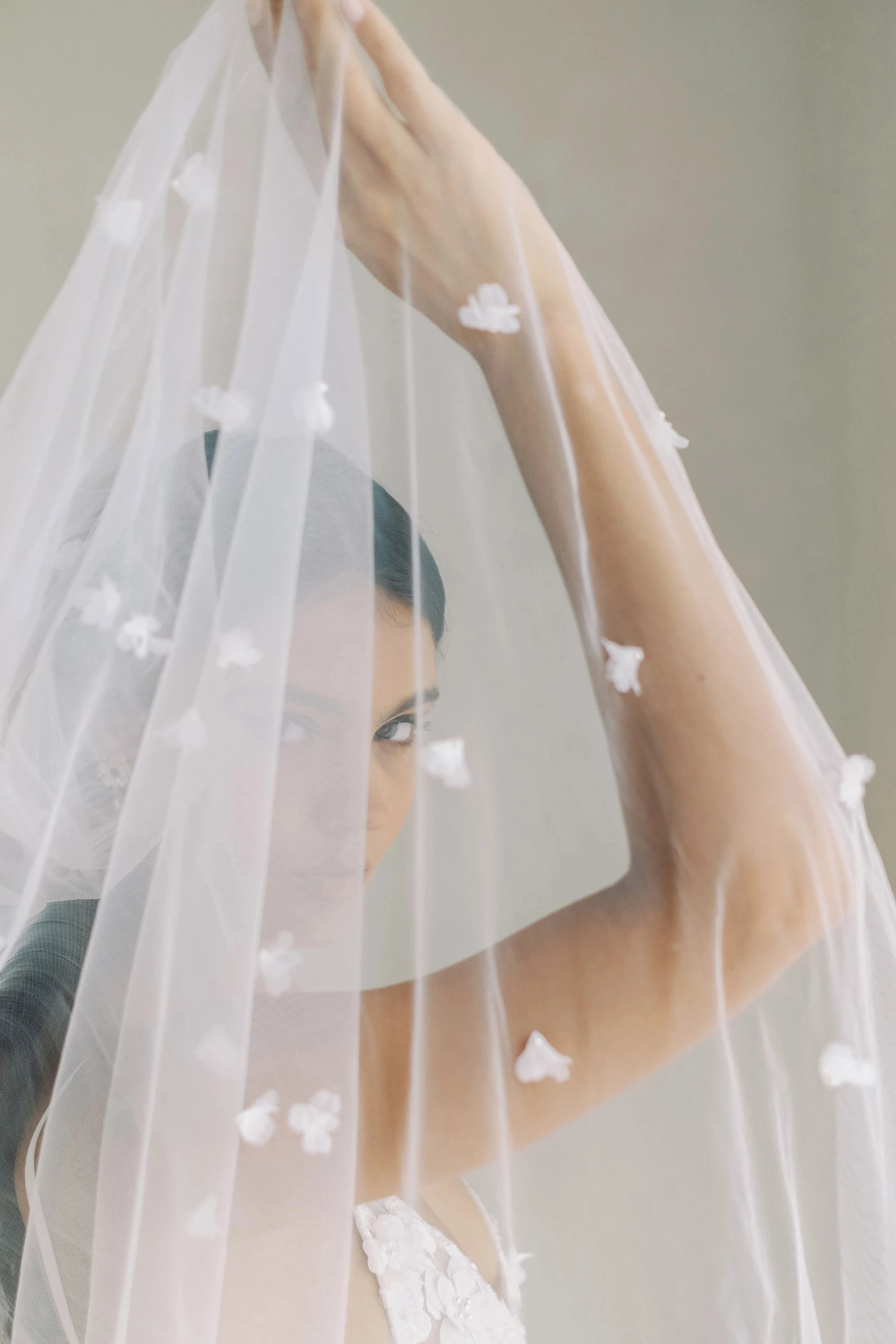 TOPQUEEN V20 Soft Bridal Veils 3d Floral Wedding Veil Single Tier Hand-stitched Long Cathedral Wedding Veil with 3D Flowers