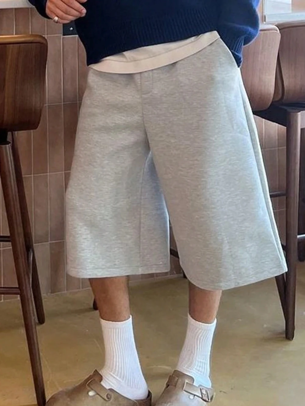 Men's casual everyday commuting solid color loose wide-leg shorts with slanted pockets, stylish and relaxed summer style