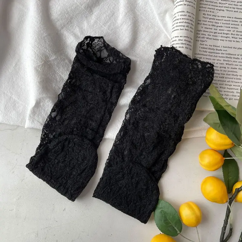 Women Socks Retro Lace Floral Mesh Lolita Cute Socks Thin Middle Tube Transparent Socks Girl Sweet Breathable Designer Socks
