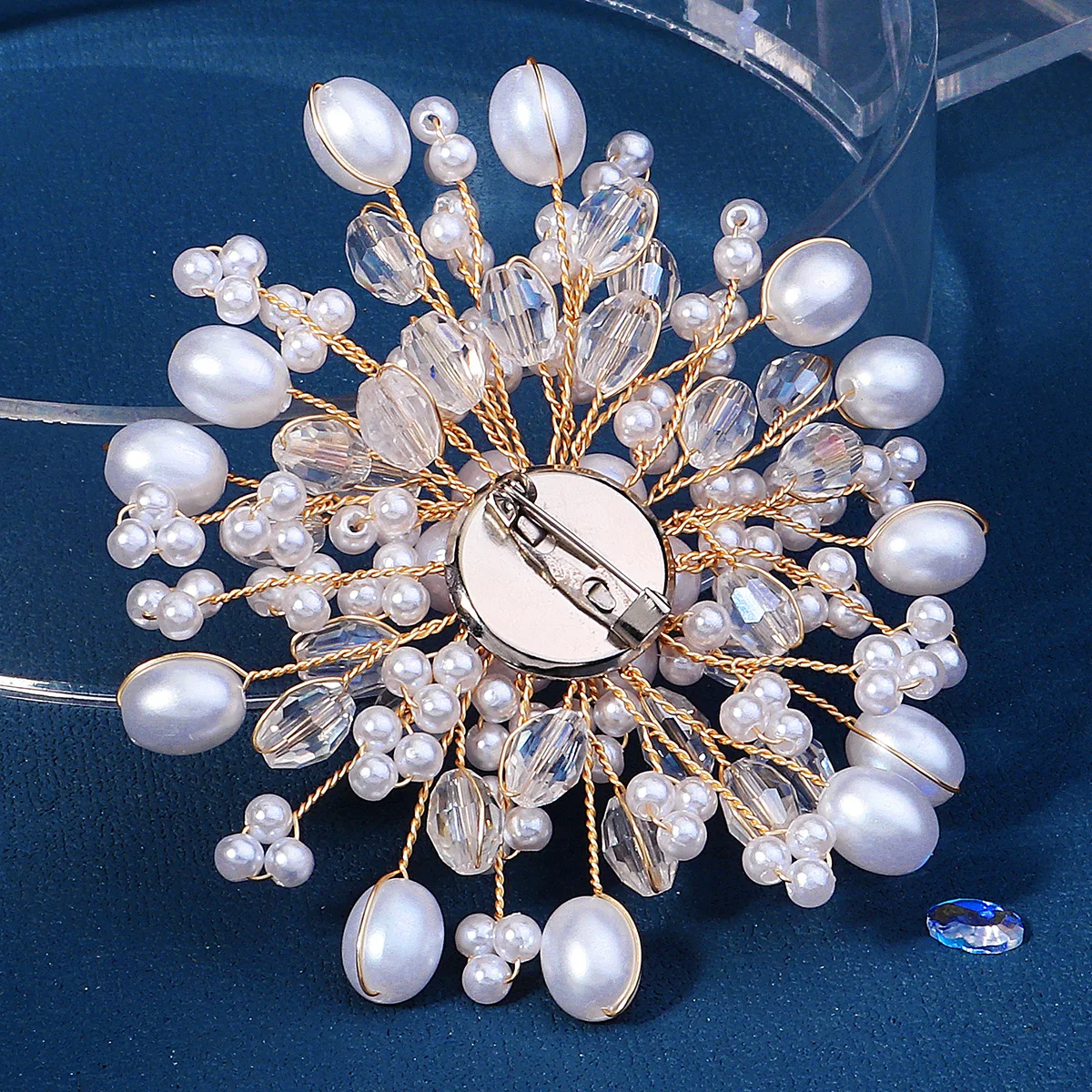 Pearl Brooch Pin Snowflake High-end Silk Scarf Buckle Luxury Exquisite Ladies Clothing Accessories Dress Skirt Jewelry