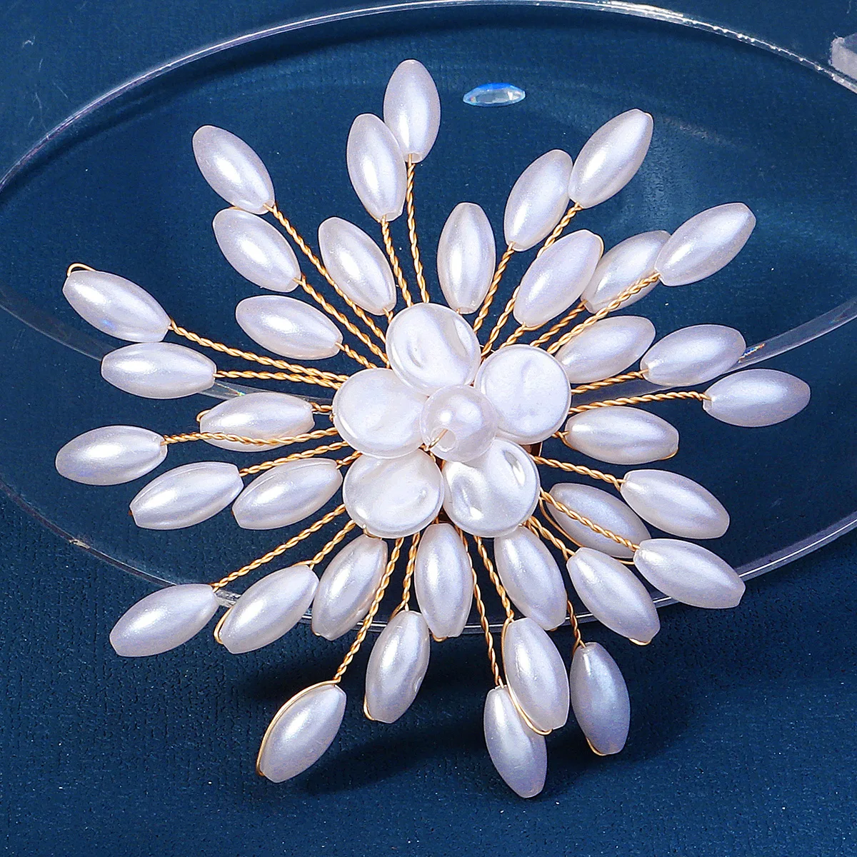 Pearl Brooch Pin Snowflake High-end Silk Scarf Buckle Luxury Exquisite Ladies Clothing Accessories Dress Skirt Jewelry