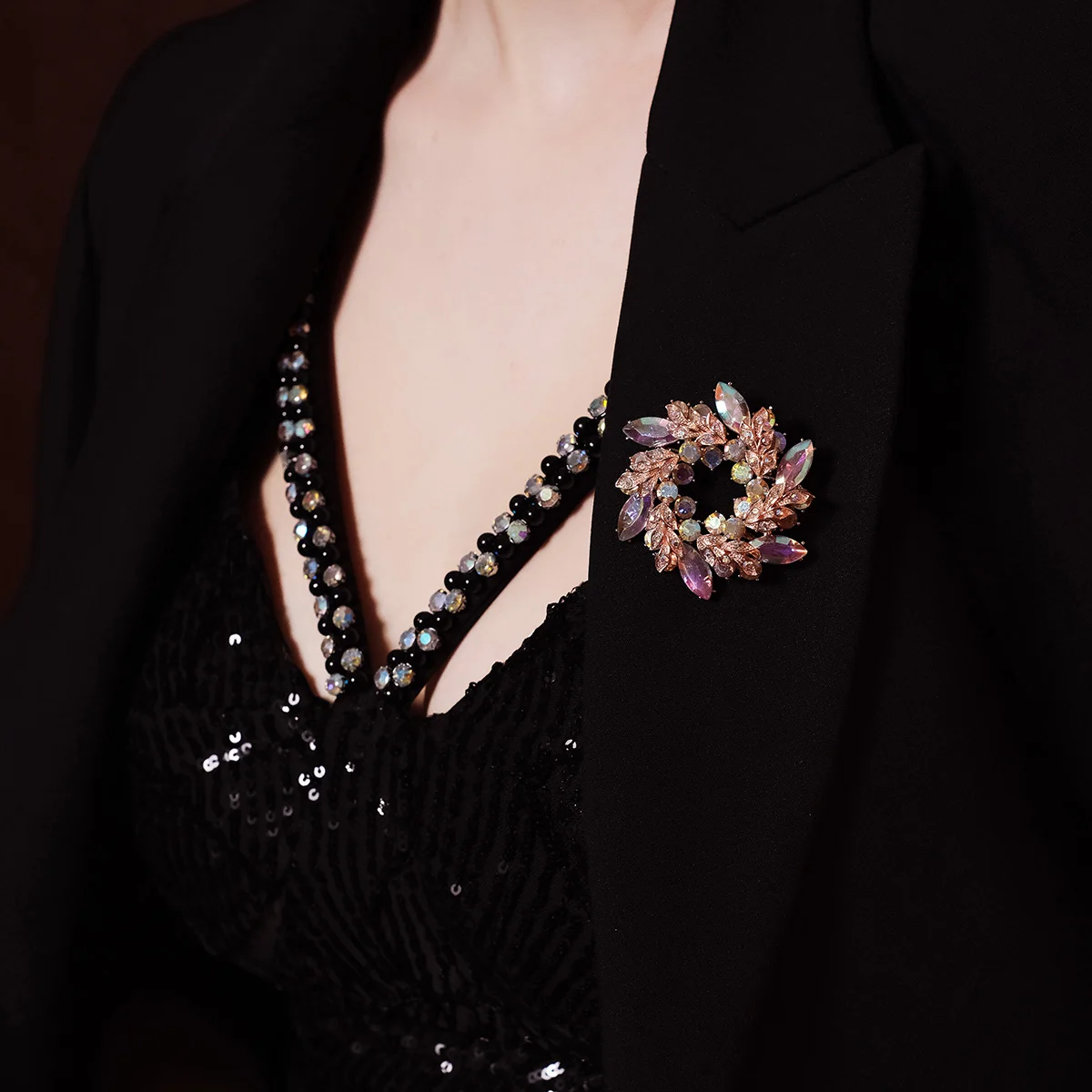Pearl Brooch Pin Snowflake High-end Silk Scarf Buckle Luxury Exquisite Ladies Clothing Accessories Dress Skirt Jewelry