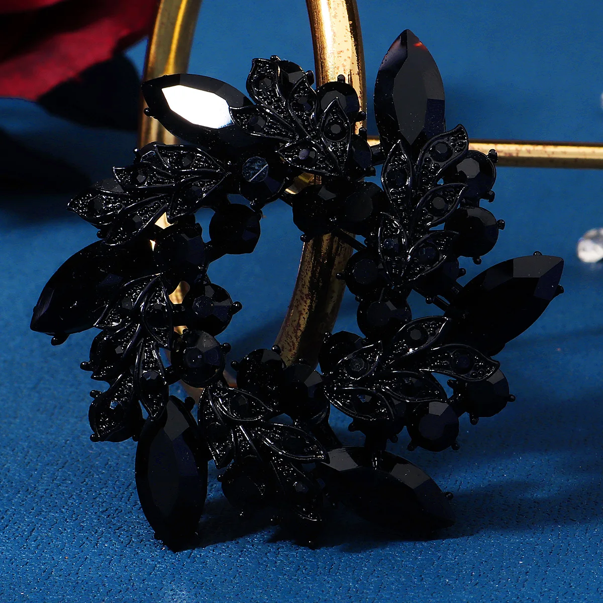 Pearl Brooch Pin Snowflake High-end Silk Scarf Buckle Luxury Exquisite Ladies Clothing Accessories Dress Skirt Jewelry
