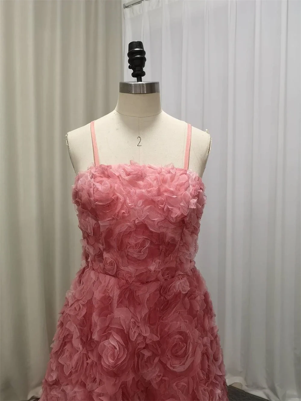 Customized Formal High Quality Elegant Casual Modern Style Lace Handmade Flower Ball Spaghetti Strap Long Dresses Cocktail Dress