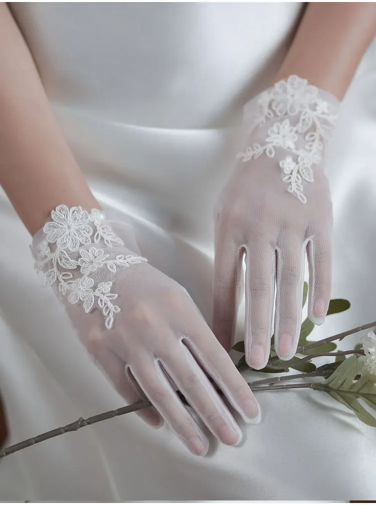 WG060 Wedding Bridal White Gloves Handmade Soft Tulle Lace Appliqued Short Brides Gloves Women Pageant Prom Perform Handschuh