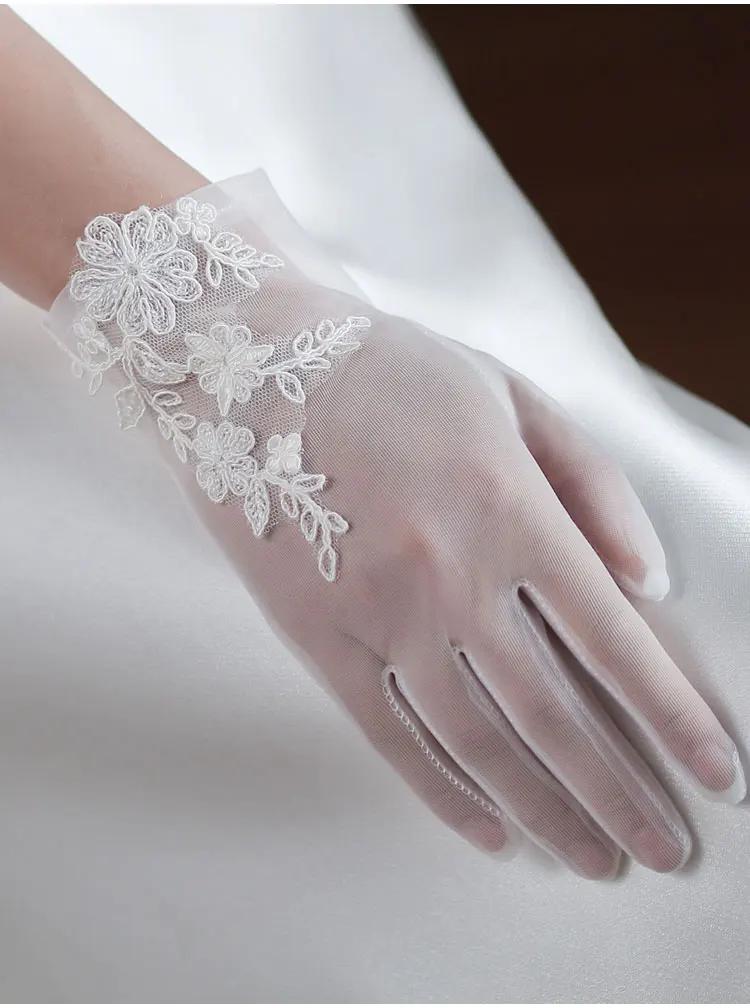 WG060 Wedding Bridal White Gloves Handmade Soft Tulle Lace Appliqued Short Brides Gloves Women Pageant Prom Perform Handschuh