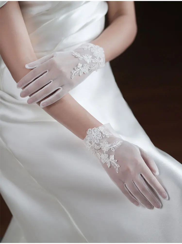 WG060 Wedding Bridal White Gloves Handmade Soft Tulle Lace Appliqued Short Brides Gloves Women Pageant Prom Perform Handschuh